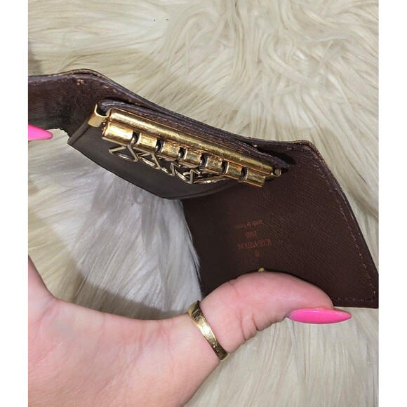 Authenticated Louis Vuitton Damier Ebene 6 Key Case - Picture 10 of 12